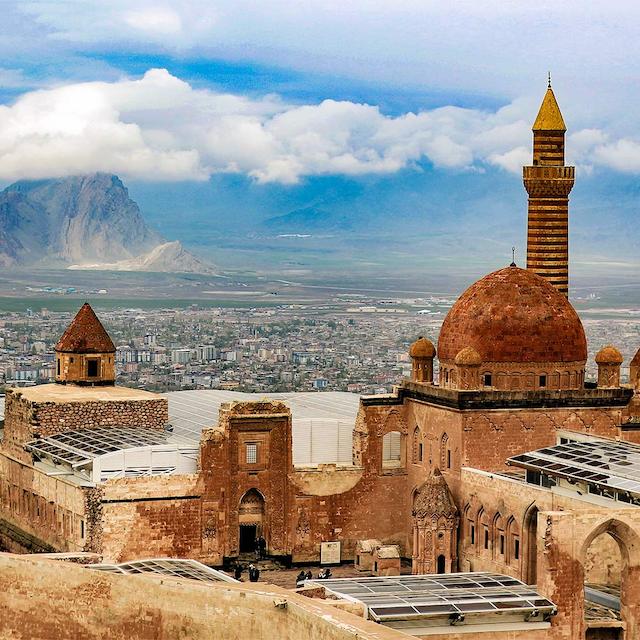خرید تور لحظه آخری وان